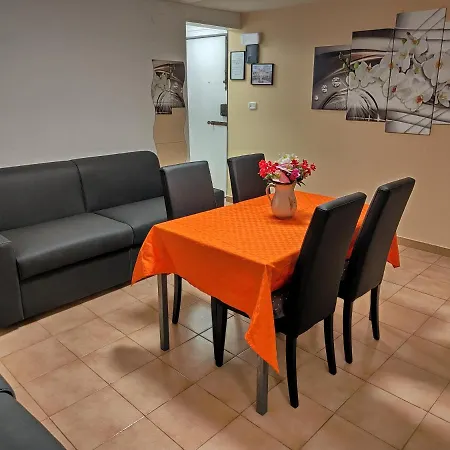 Piazza Verga Apartament